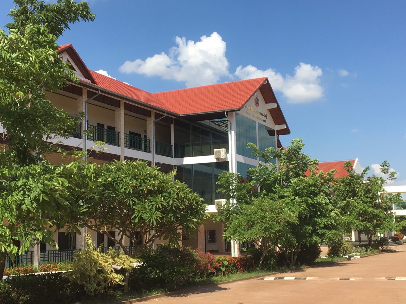 ພື້ນຖານໂຄງລ່າງ